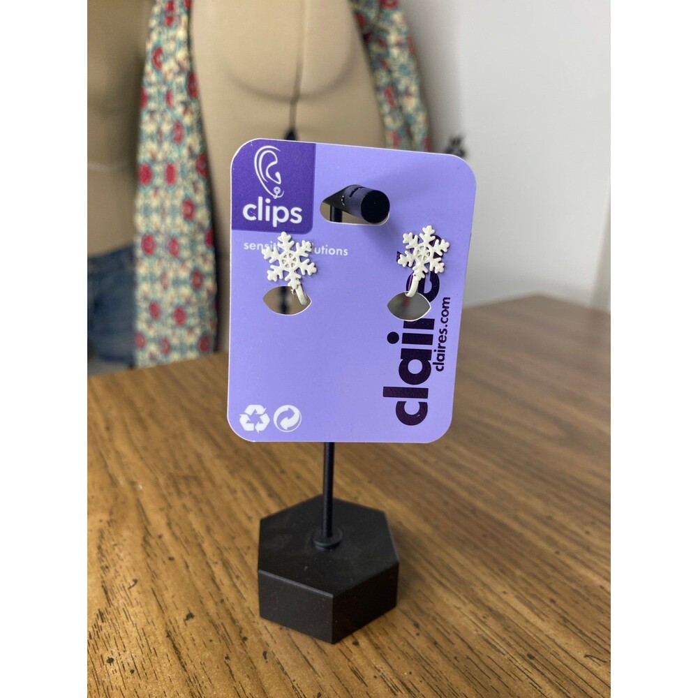 NEW Claire’s snowflake clip ons Earrings